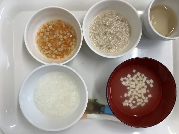 《離乳食中期》鶏ひき肉となす煮です。