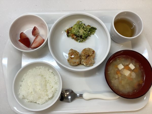 《常食》《離乳食完了期》鶏団子の甘酢あん掛けです。