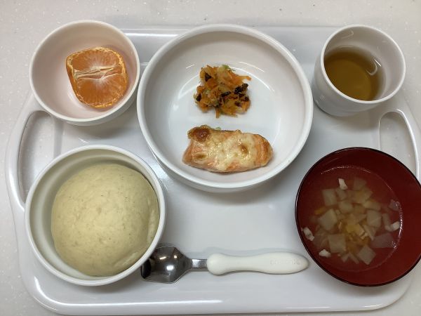 《常食》《離乳食完了期》鮭の醤油マヨネーズ焼きです。