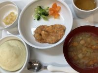 しめじと鶏肉のトマトクリーム煮です《常食》