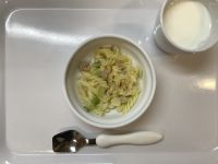 《常食》おやつは、キャベツパスタです。