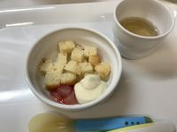 《離乳食後期》おやつは、クリスマスケーキです。